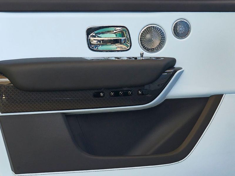 New 2027 Rolls-Royce Cullinan Black BadgeImage 13