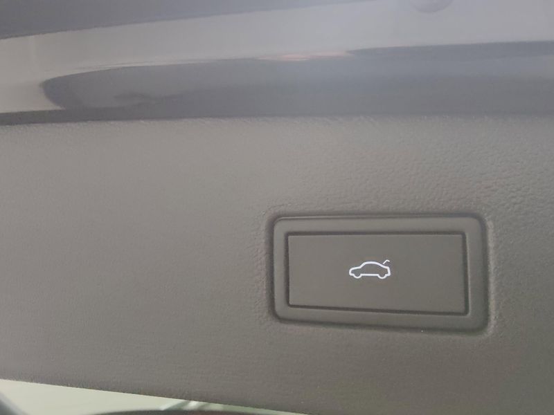 Used 2024 Volkswagen Tiguan AWD SEL R-Line w/Sunroof/NavImage 16