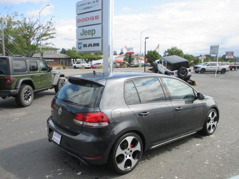 2010 Volkswagen GTI Image 8