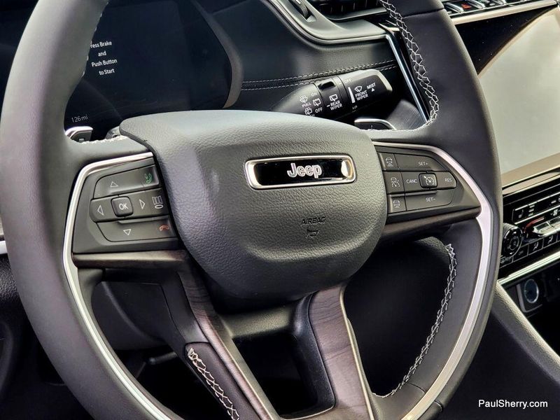 2025 Jeep Grand Cherokee Limited photo 9