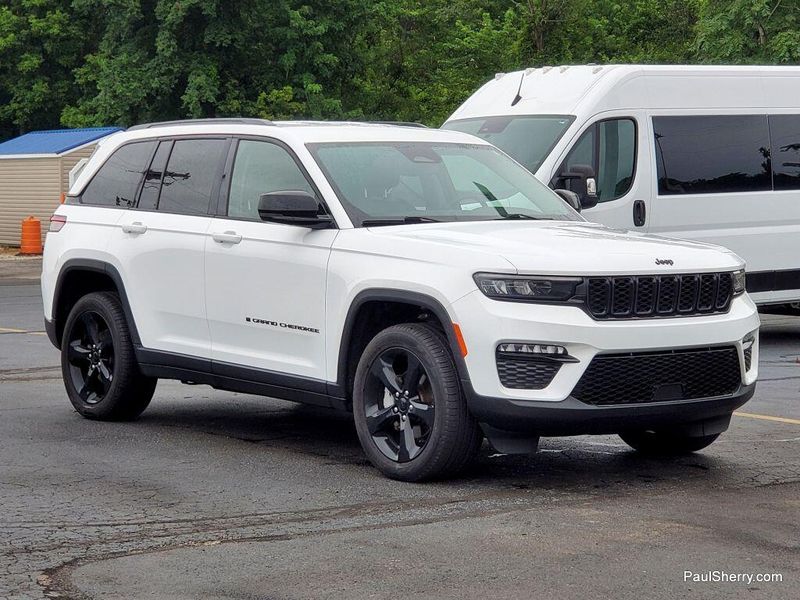 2023 Jeep Grand Cherokee Limited BlackImage 5