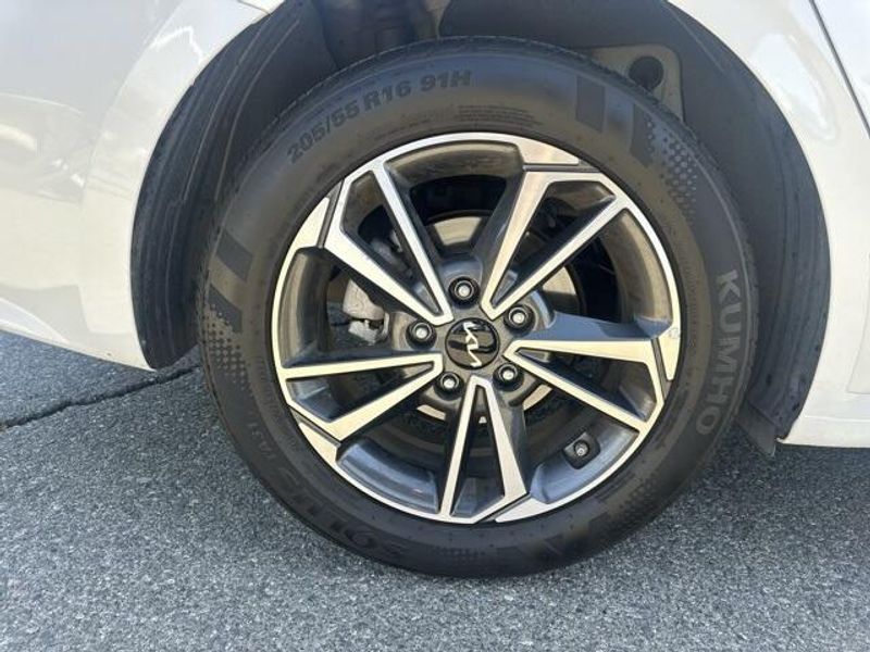 Used 2023 Kia Forte LXSImage 14