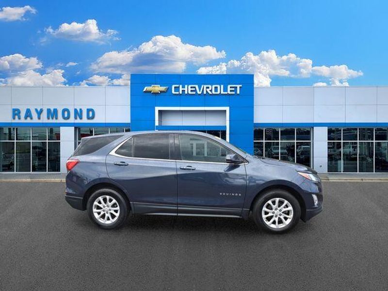 Used 2018 Chevrolet Equinox LTImage 2