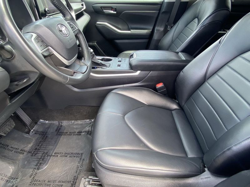 Used 2024 Toyota Highlander XLEImage 17