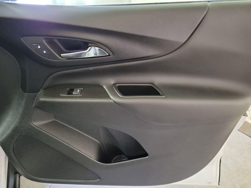 2022 Chevrolet Equinox LT photo 23