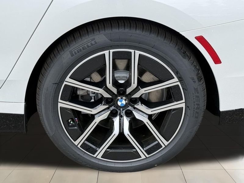2025 BMW i7 eDrive50Image 17