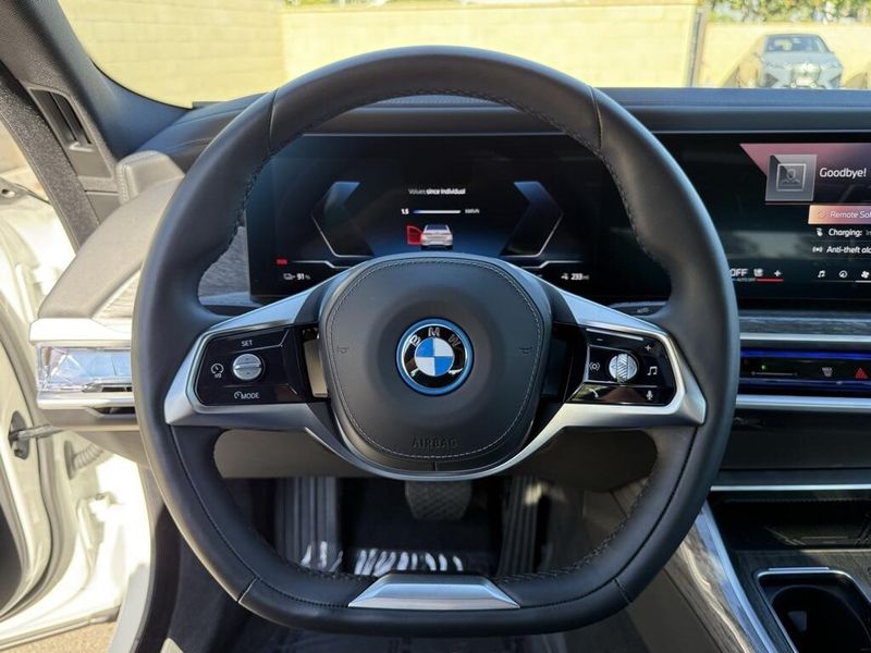 Used 2025 BMW i7 eDrive50Image 25