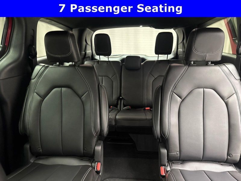 2025 Chrysler Pacifica Select AwdImage 16