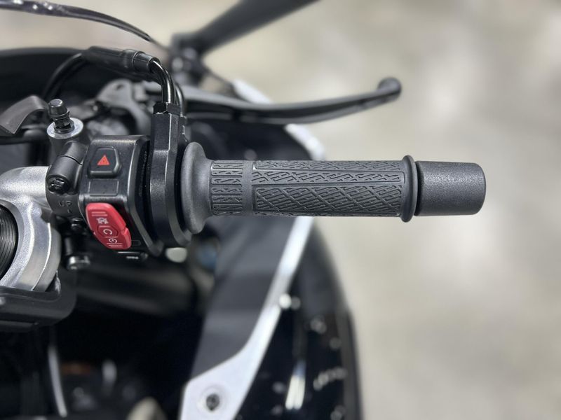 2025 CFMOTO 675SS Image 6