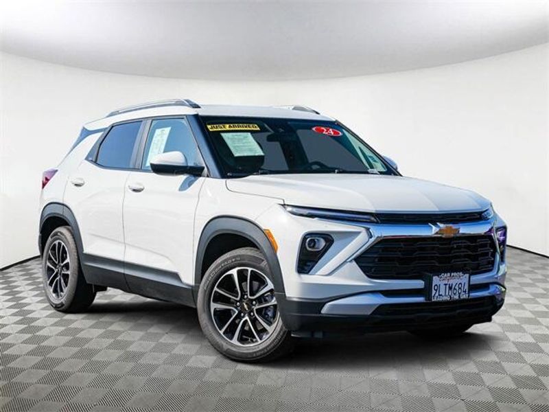 2024 Chevrolet TrailBlazer LTImage 2