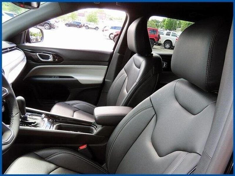 New 2025 Jeep Compass LimitedImage 13