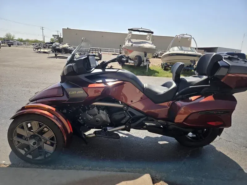 NEW 2026 CAN-AM SPYDER F3 LIMITED SPECIAL SERIES Image 6