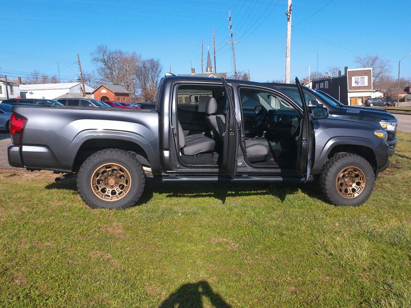 2021 Toyota Tacoma Image 9