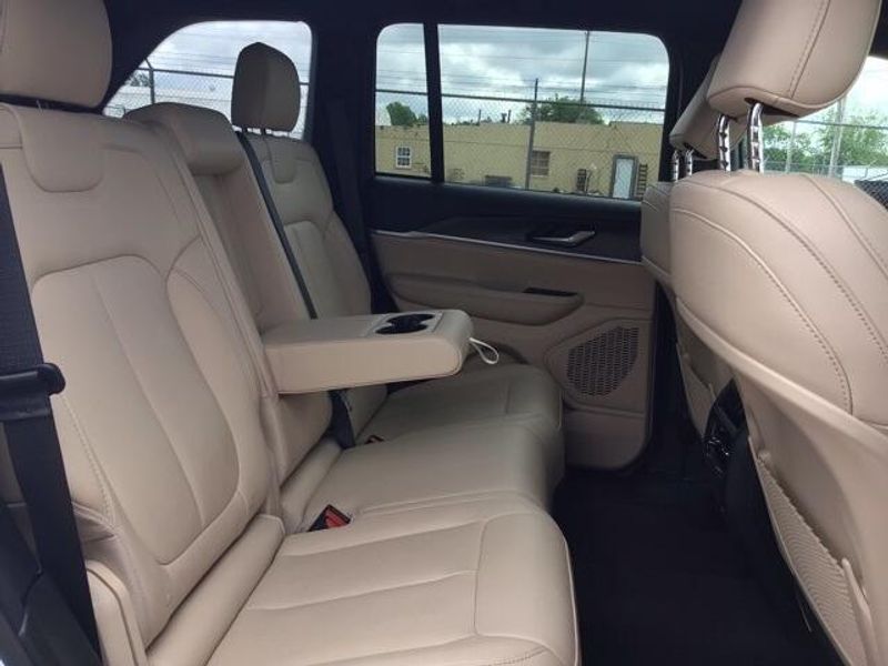 Used 2024 Jeep Grand Cherokee LimitedImage 15