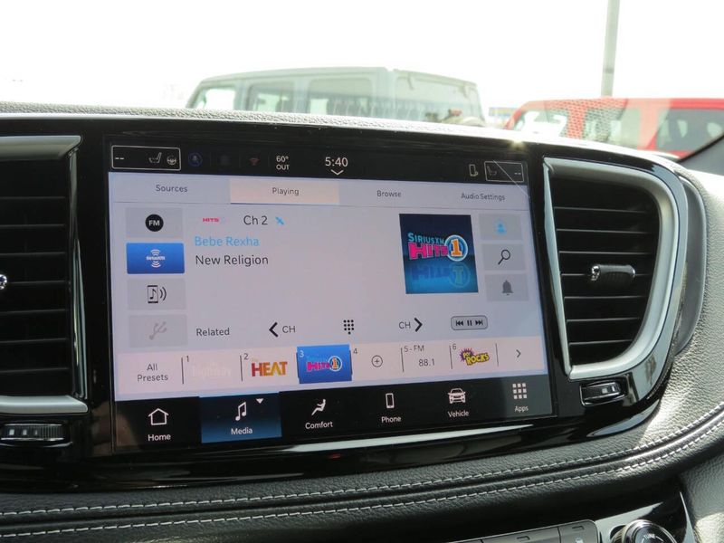 New 2026 Chrysler Voyager LxImage 11