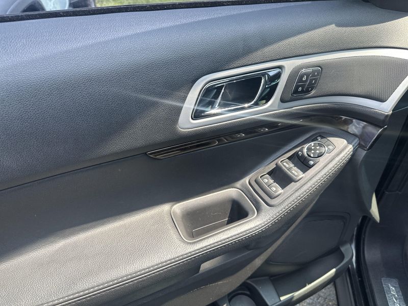 2014 Ford Explorer LimitedImage 19