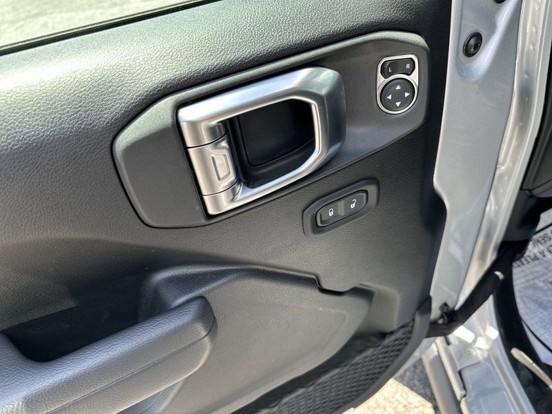 2023 Jeep Wrangler 4-door Rubicon 4x4Image 11