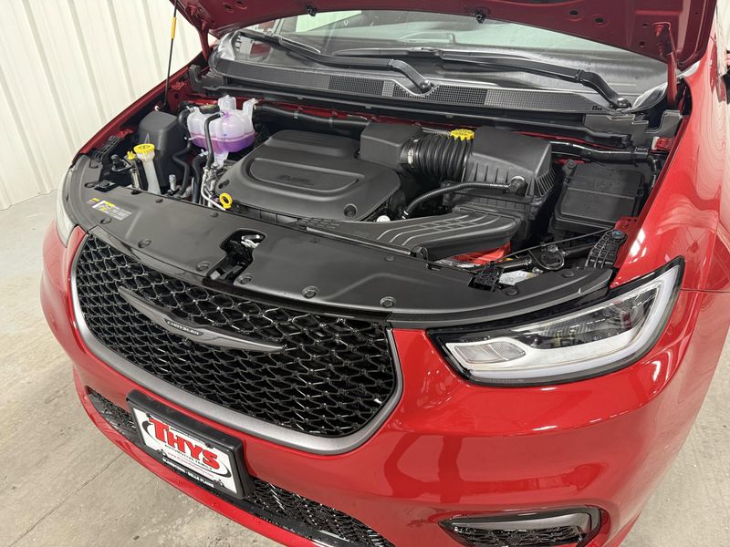 New 2026 Chrysler Pacifica SelectImage 17