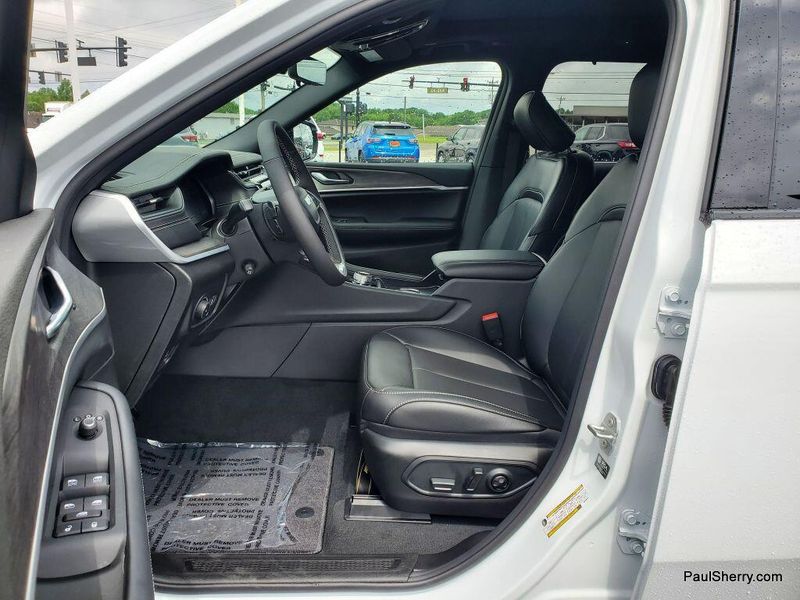 2025 Jeep Grand Cherokee L Limited 4x4Image 23