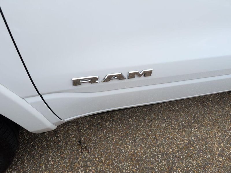 New 2025 RAM 1500 Laramie Crew Cab 4x4 5