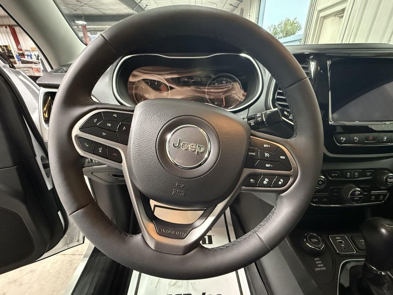 Used 2022 Jeep Cherokee LimitedImage 25