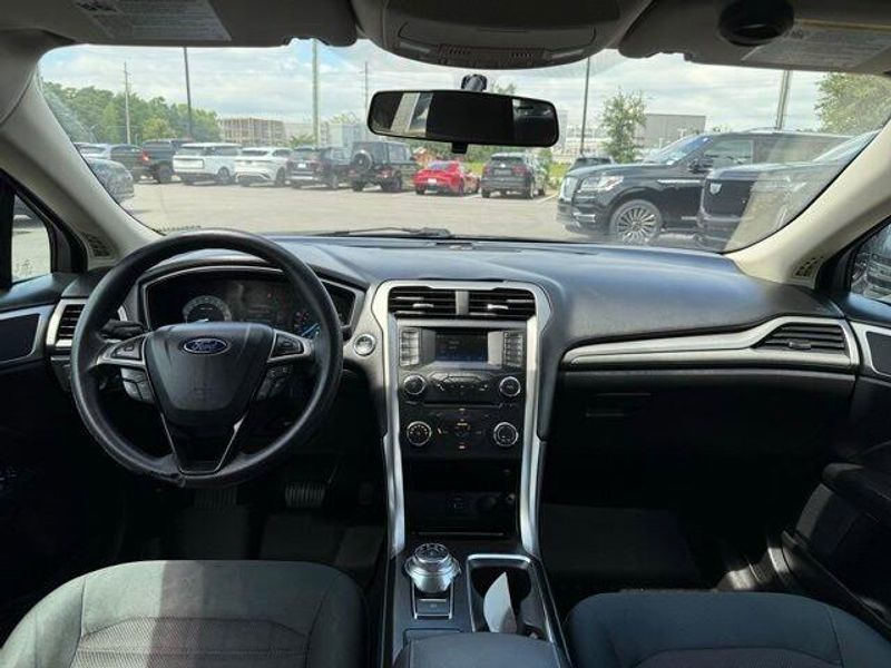 Used 2018 Ford Fusion SE