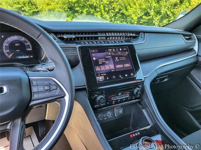 2024 Jeep Grand Cherokee Laredo photo 19