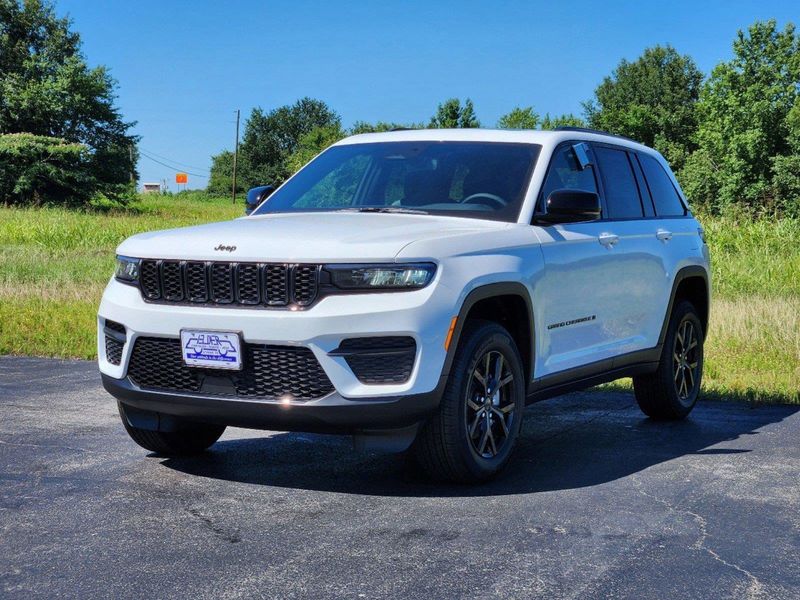 2024 Jeep Grand Cherokee Altitude X 4x4Image 2