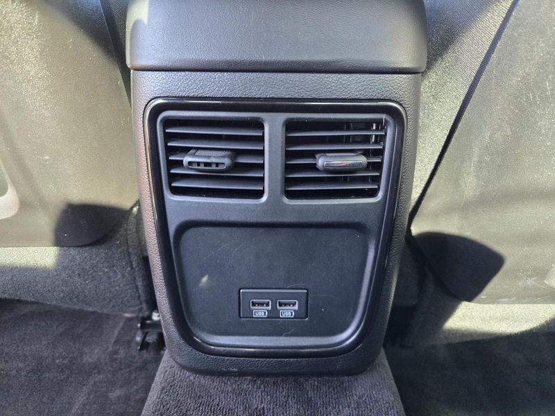 Used 2017 Dodge Charger SXT RWD