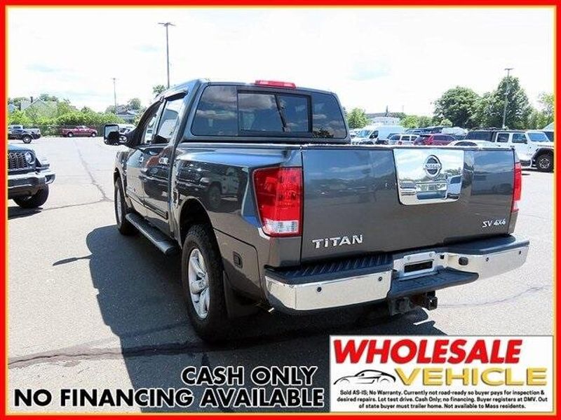 Used 2011 Nissan Titan SVImage 5