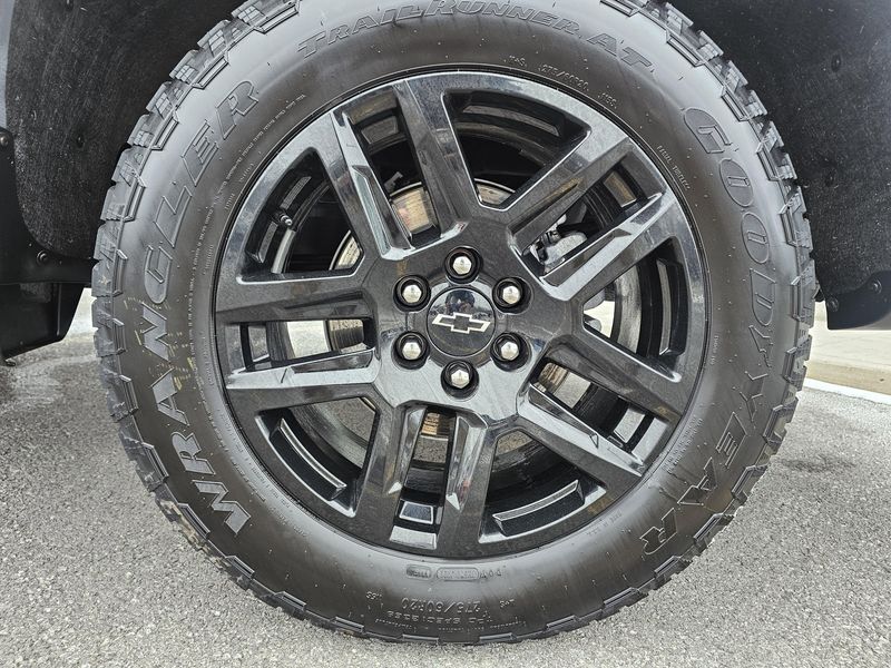 Used 2025 Chevrolet Silverado 1500 RSTImage 25