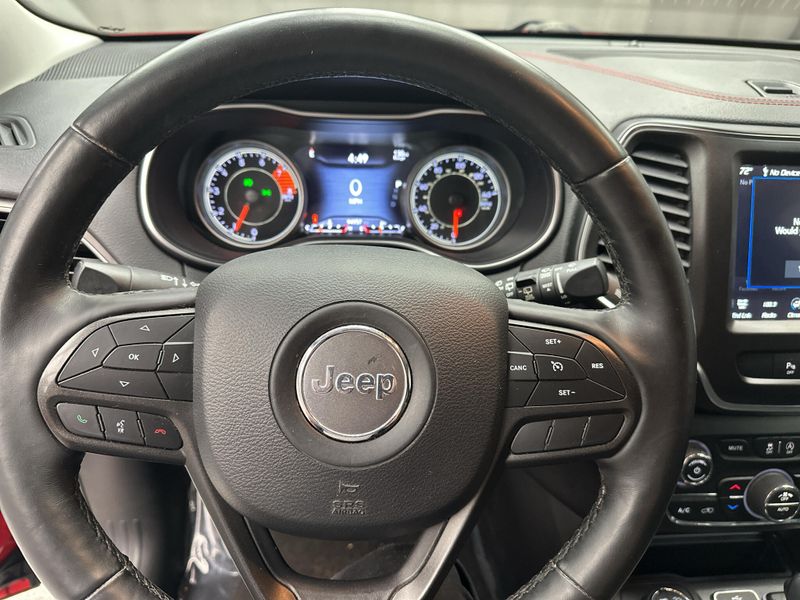 Used 2019 Jeep Cherokee TrailhawkImage 6