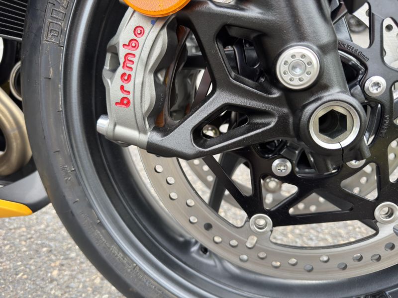 2025 Triumph Street Triple 765 RS - COSMIC YELLOW 