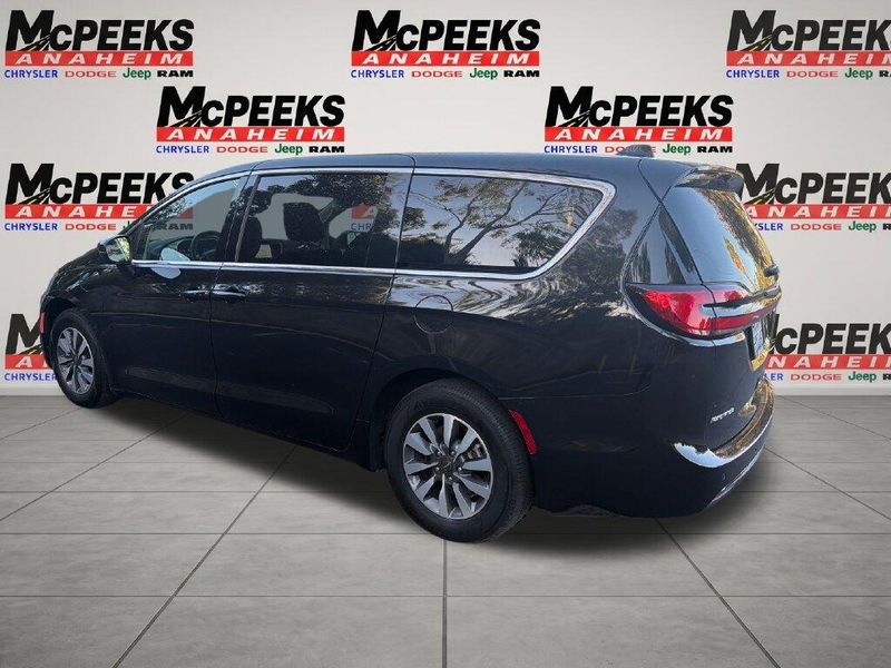 Used 2023 Chrysler Pacifica Hybrid Touring LImage 3