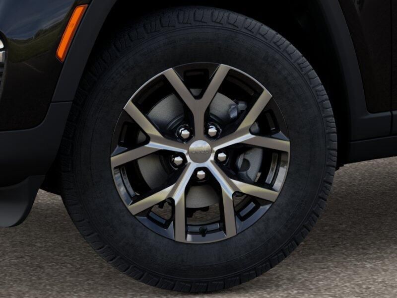 2025 Jeep Grand Cherokee Limited photo 3