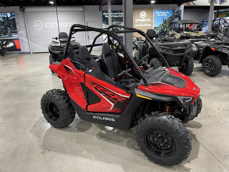 2025 Polaris RZR 200 EFI Image 8