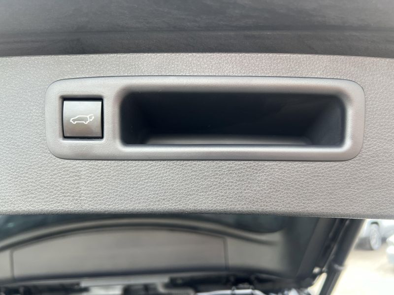 Used 2023 Toyota Highlander LImage 25