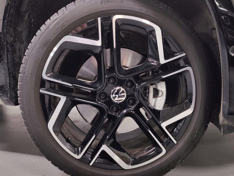 Used 2025 Volkswagen Tiguan SEL R-Line AWD w/Sunroof/NavImage 8