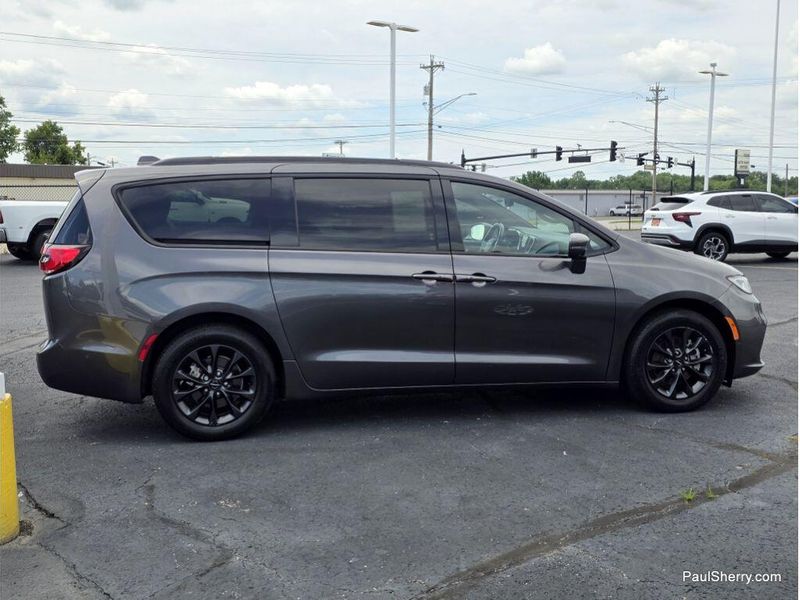 Used 2021 Chrysler Pacifica Touring L S