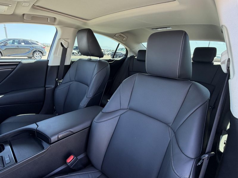 Used 2025 Lexus ES 350Image 18