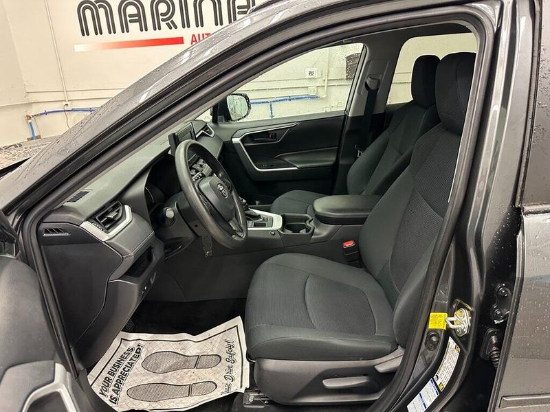 2021 Toyota RAV4 LEImage 20