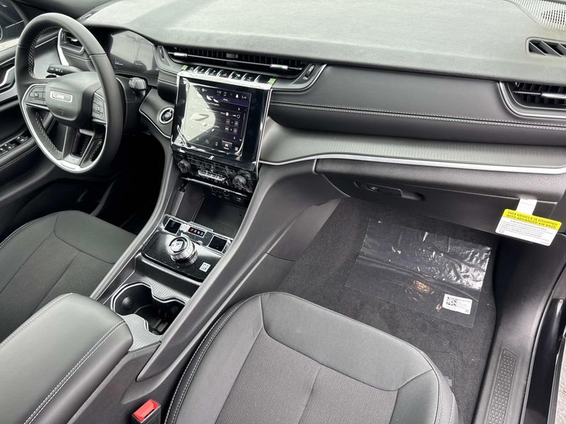 New 2026 Jeep Grand Cherokee Laredo X 4x2