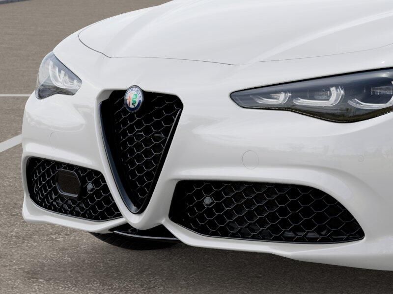 New 2025 Alfa Romeo Giulia AwdImage 7