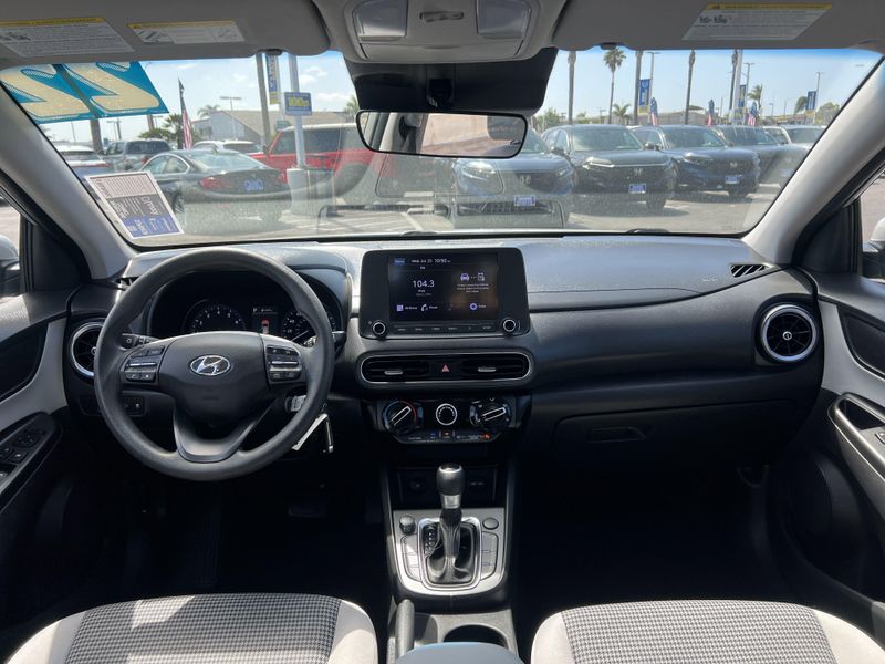 Used 2022 Hyundai Kona SEImage 18