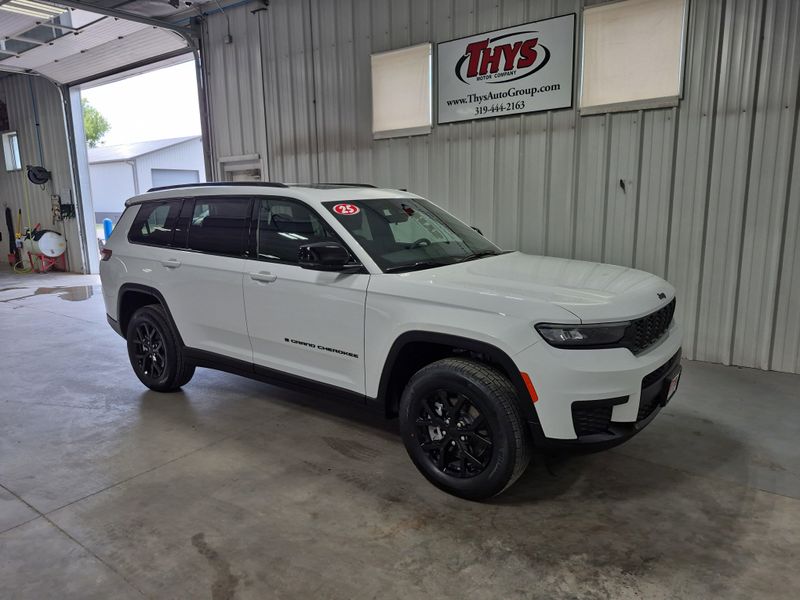 2025 Jeep Grand Cherokee L Altitude X 4x4Image 3