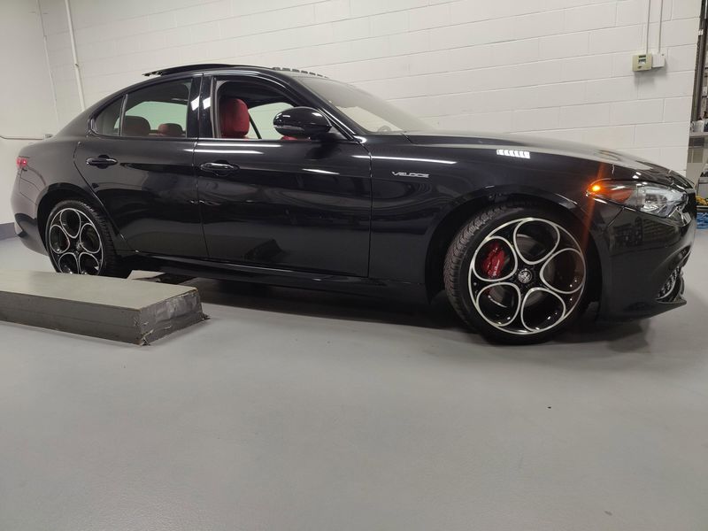 Used 2022 Alfa Romeo Giulia Veloce AWD w/Sunroof/NavImage 3