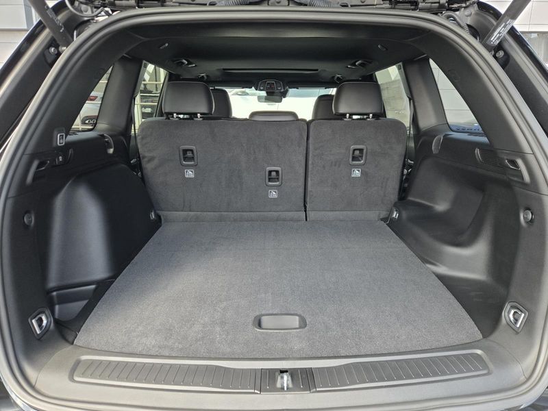New 2026 Jeep Grand Cherokee Laredo Altitude 4x2