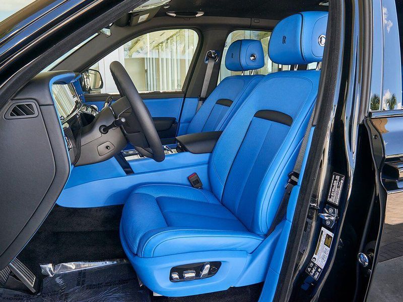New 2026 Rolls-Royce Cullinan Black BadgeImage 11