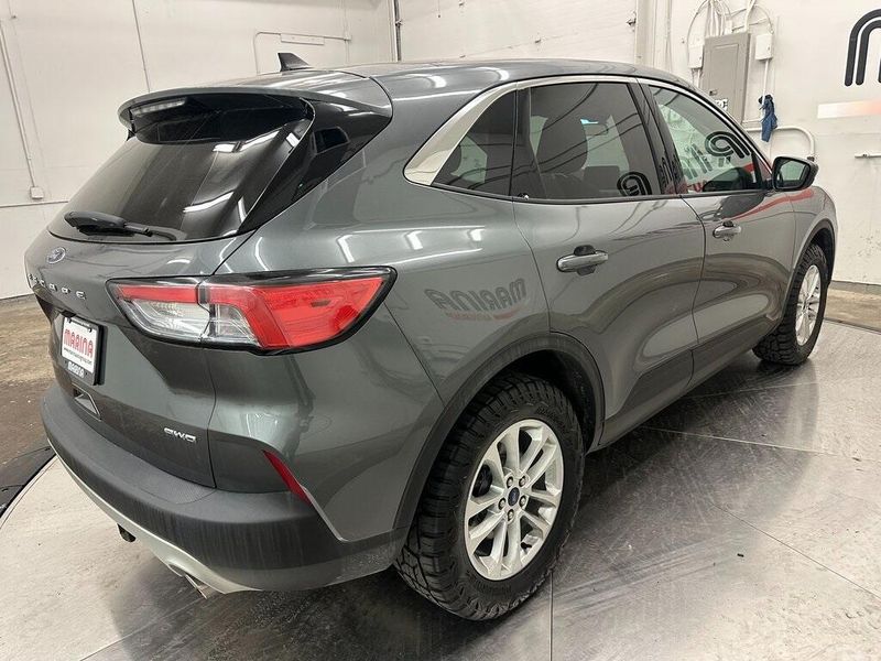 2021 Ford Escape SEImage 14