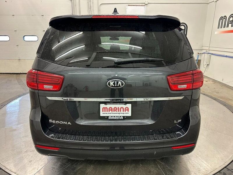 2021 Kia Sedona LXImage 14